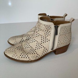 Lucky Brand Perforated Cream Color Double Zip Bootie- Size 7.5M